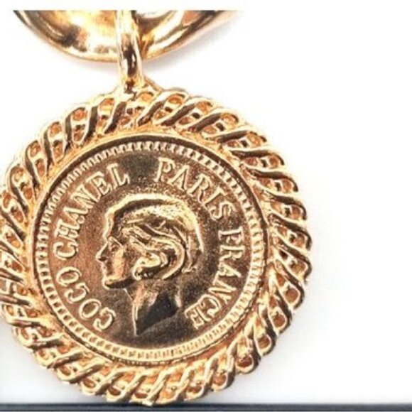 Chanel Jumbo Chain Belt Runway Medallion Necklace - Picture 8 of 11